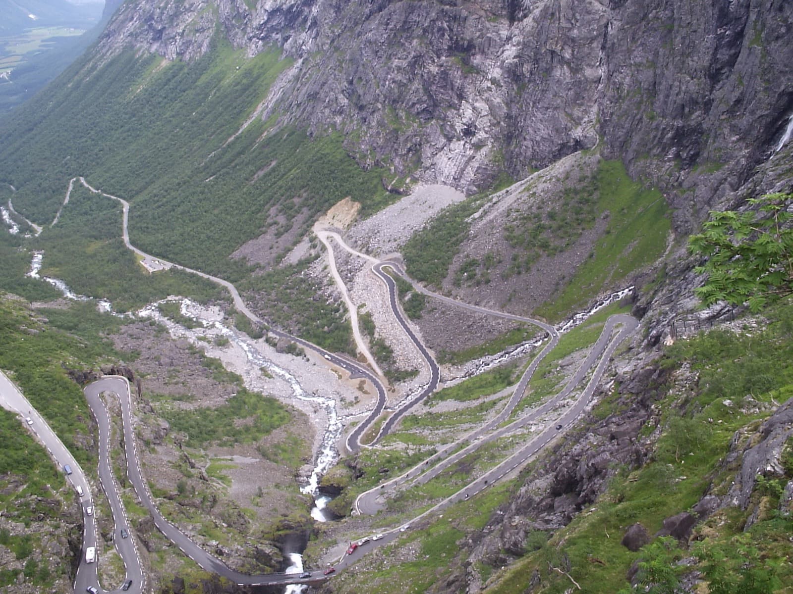 Straßen, Fähren und Maut