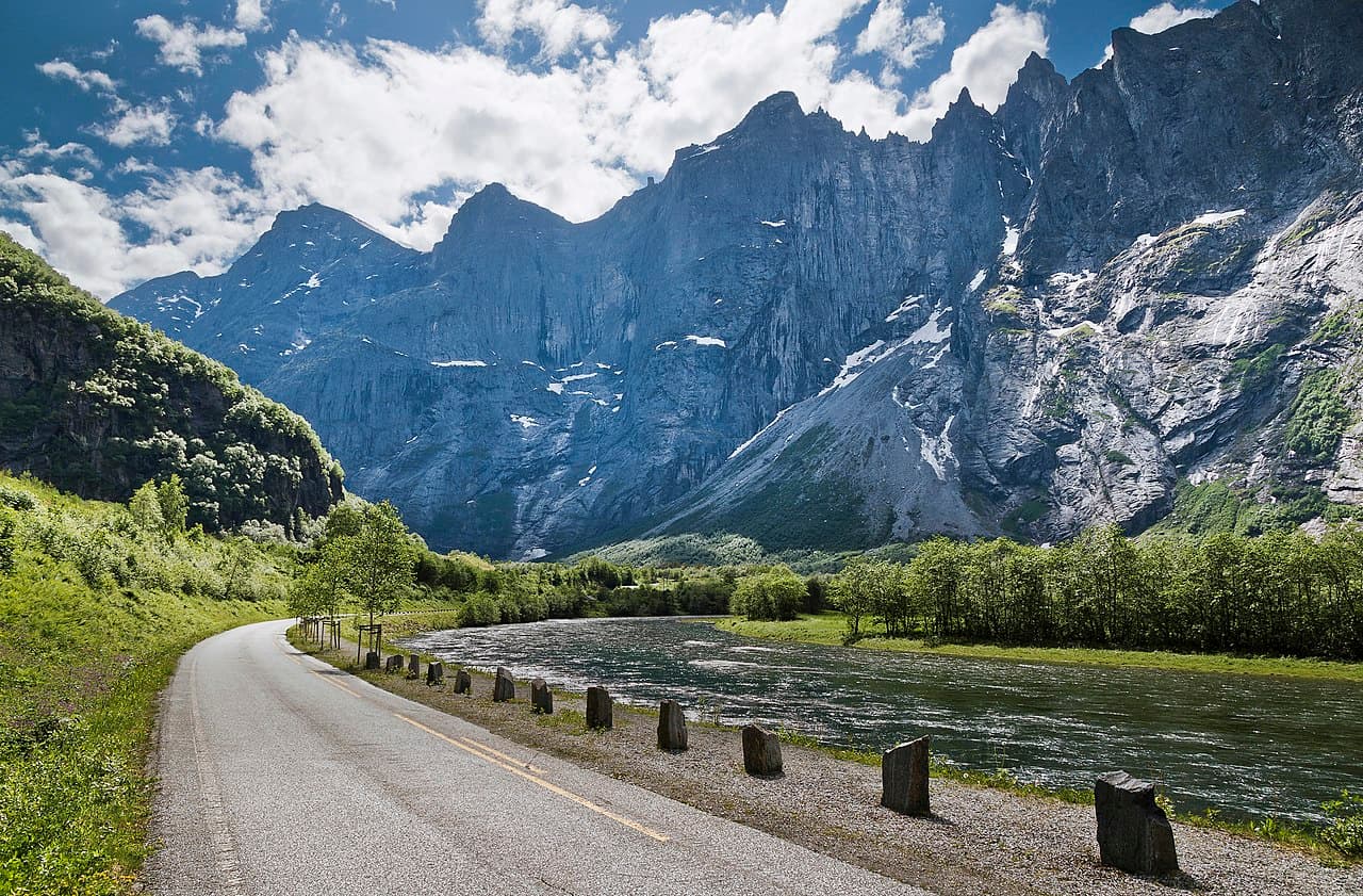Romsdalen und Trolltindene – dramatisches norwegisches Bergpanorama