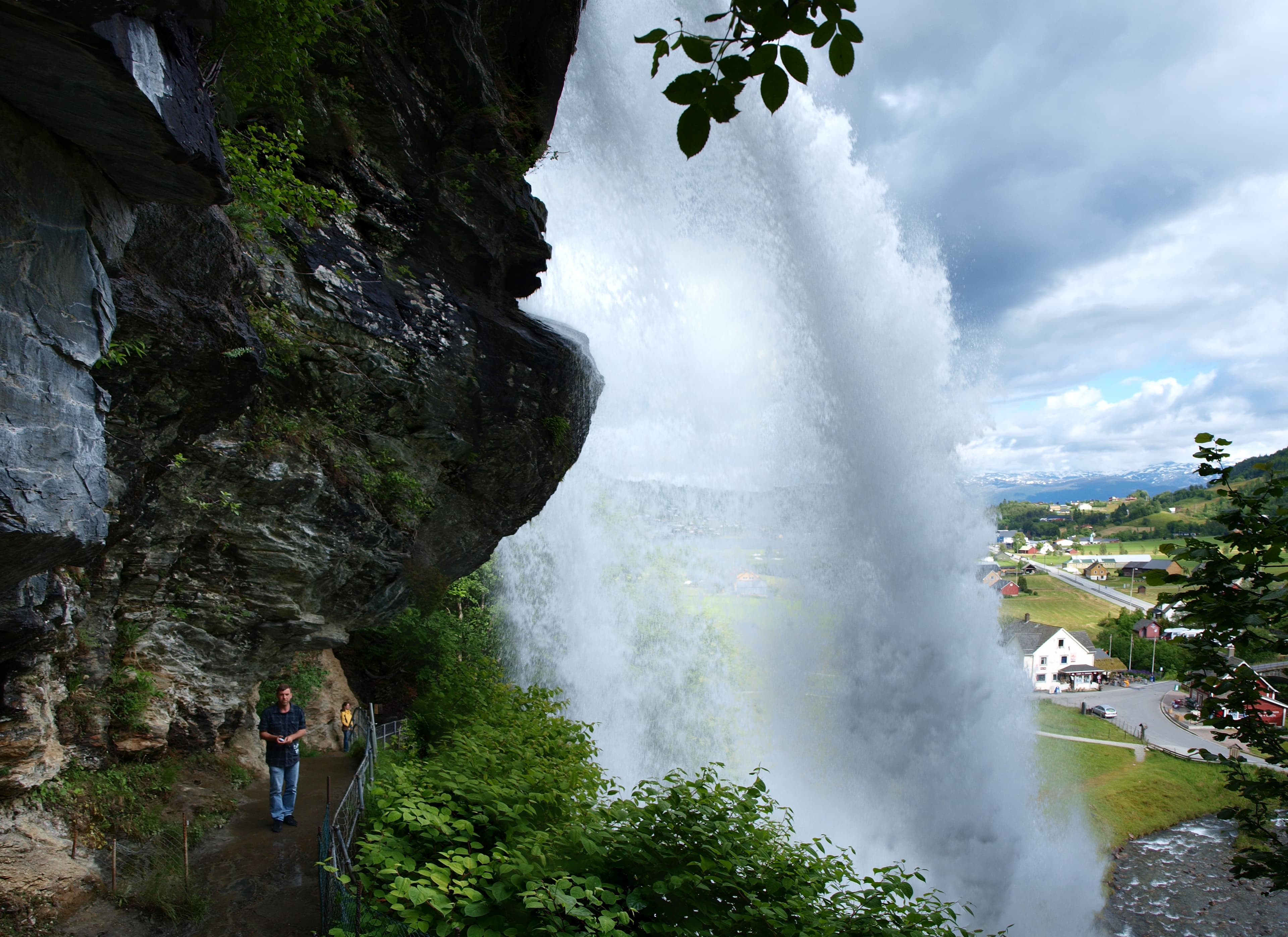 Wasserfall Steindalsfossen in Kvam von Osten gesehen