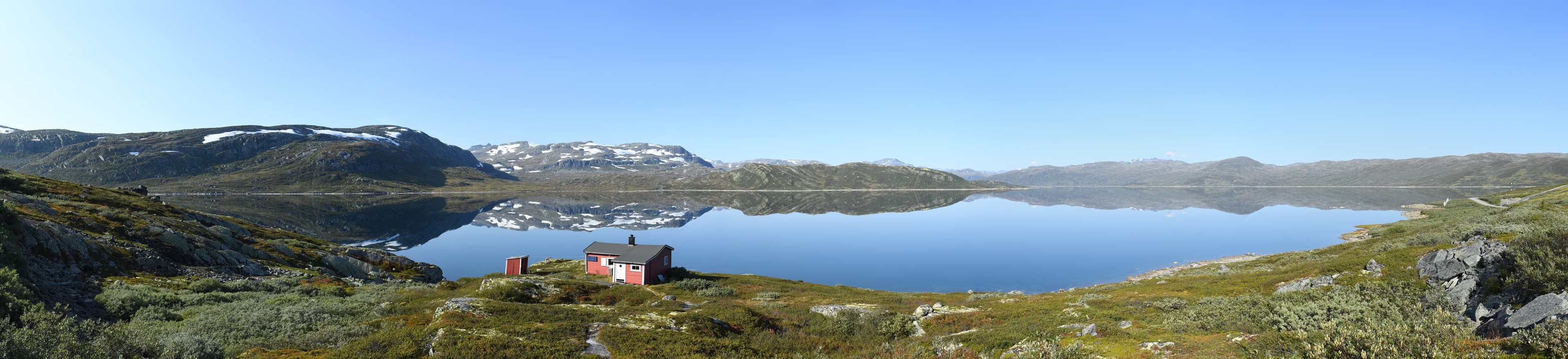 Panorama des Tyin-Sees im Jotunheimen-Gebirge